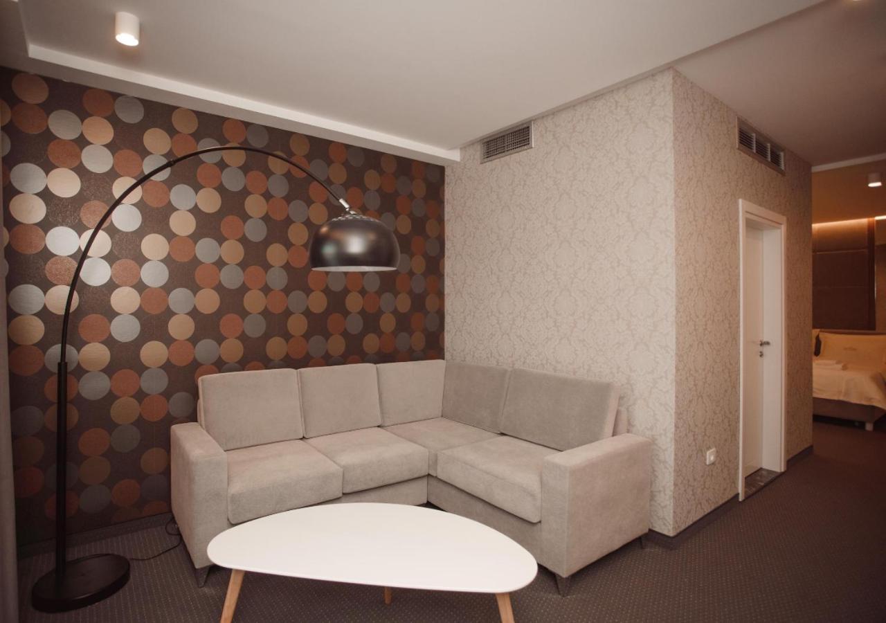 שקודר Hotel Chicago מראה חיצוני תמונה