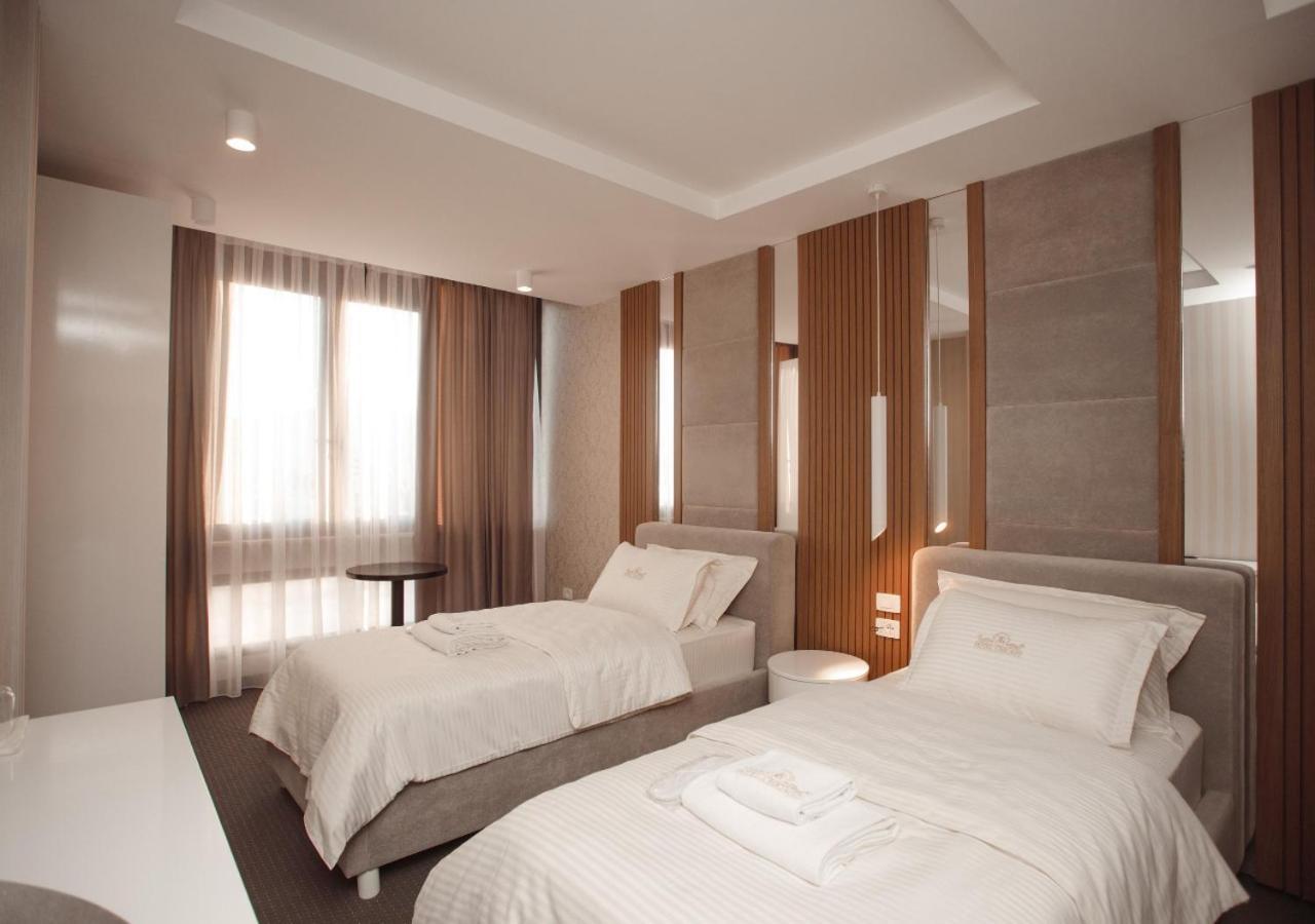 שקודר Hotel Chicago מראה חיצוני תמונה