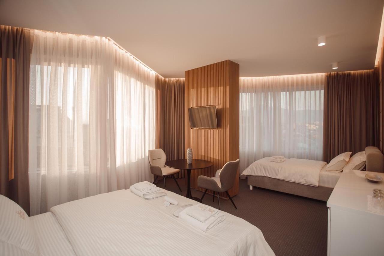 שקודר Hotel Chicago מראה חיצוני תמונה