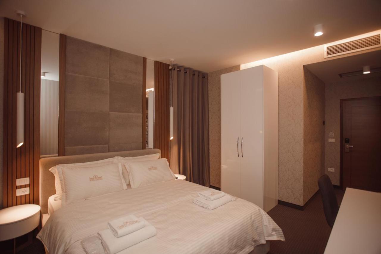 שקודר Hotel Chicago מראה חיצוני תמונה