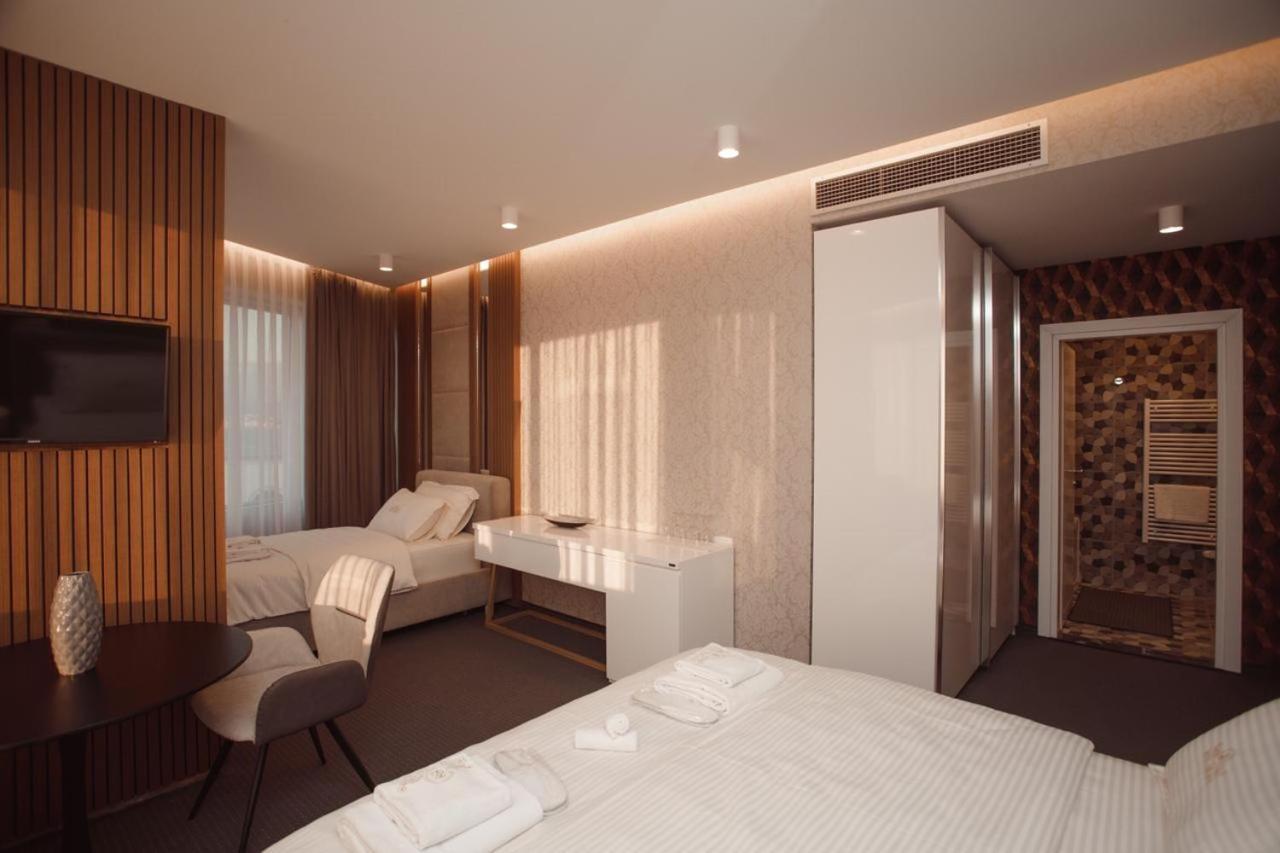 שקודר Hotel Chicago מראה חיצוני תמונה