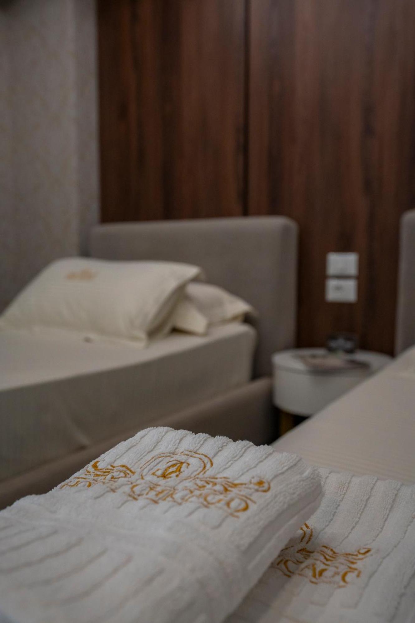 שקודר Hotel Chicago מראה חיצוני תמונה