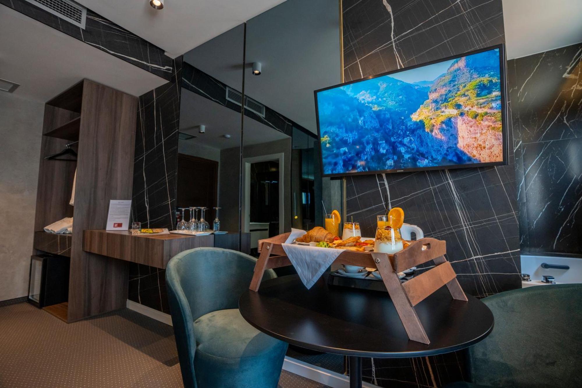 שקודר Hotel Chicago מראה חיצוני תמונה