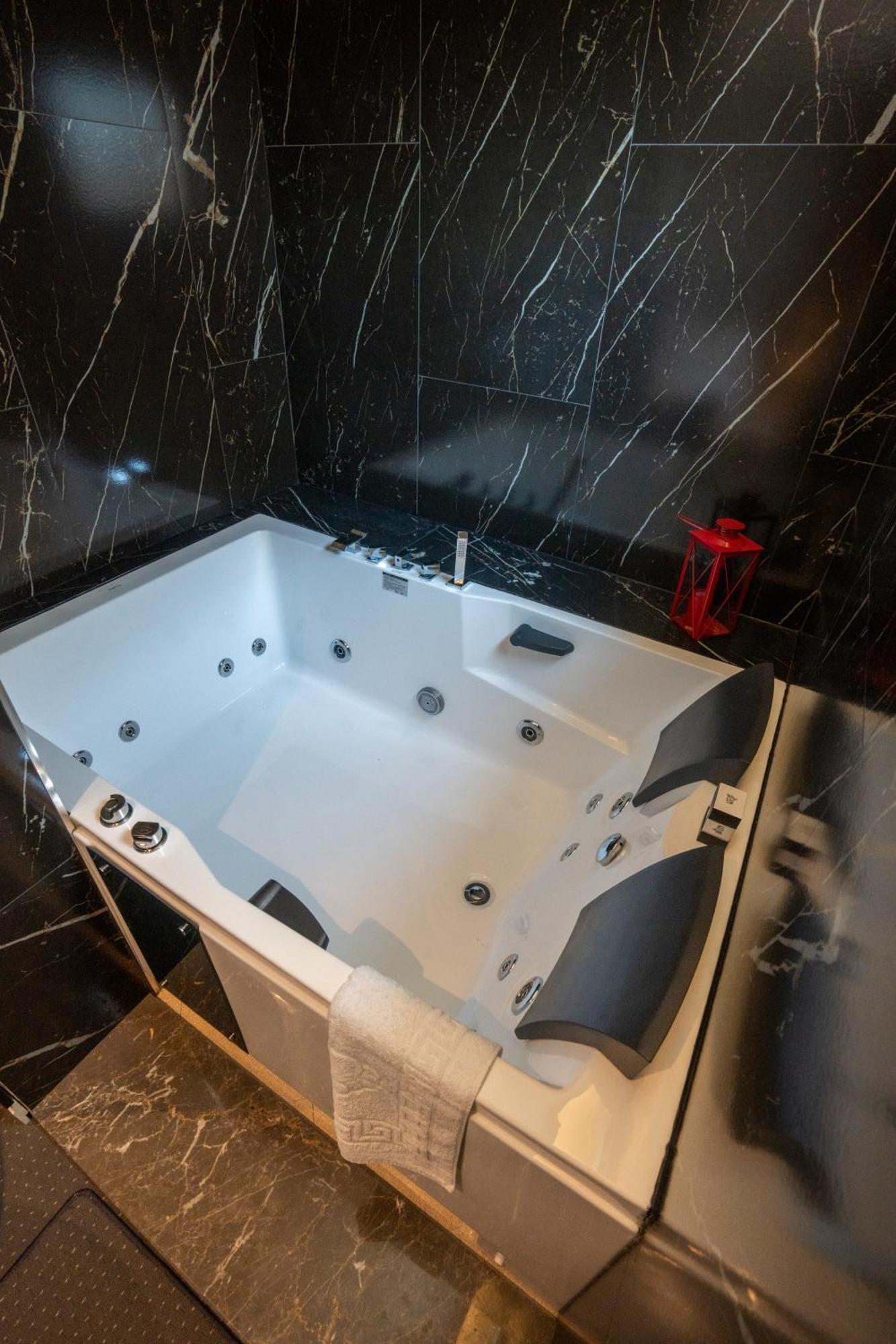 שקודר Hotel Chicago מראה חיצוני תמונה