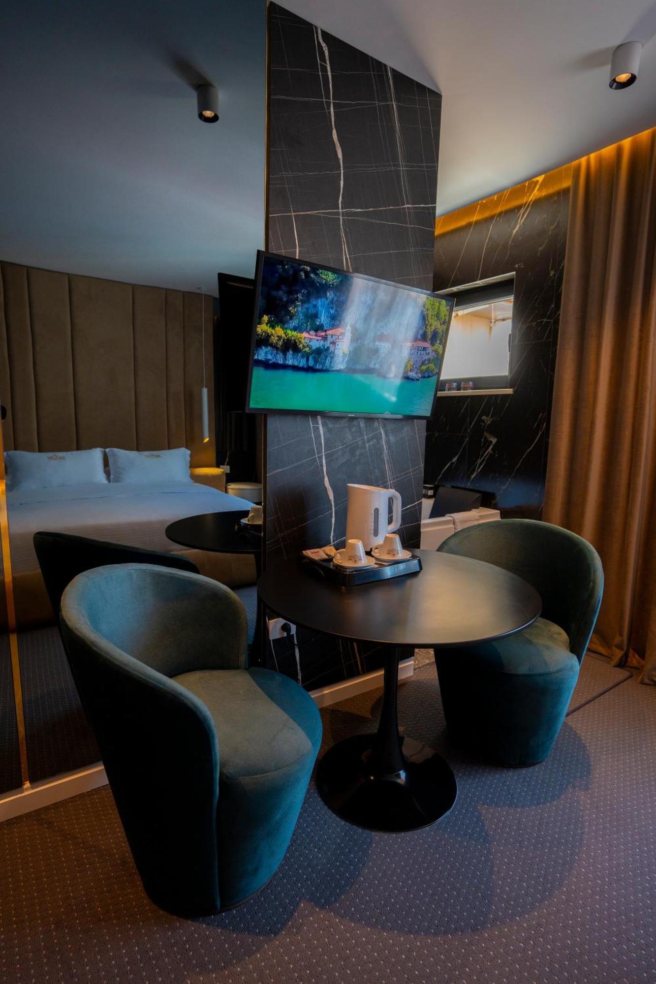 שקודר Hotel Chicago מראה חיצוני תמונה