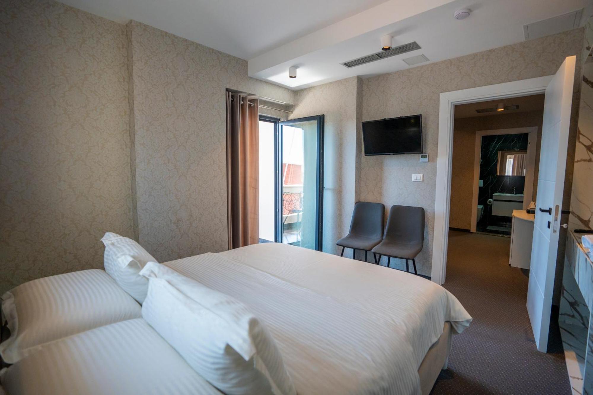שקודר Hotel Chicago מראה חיצוני תמונה