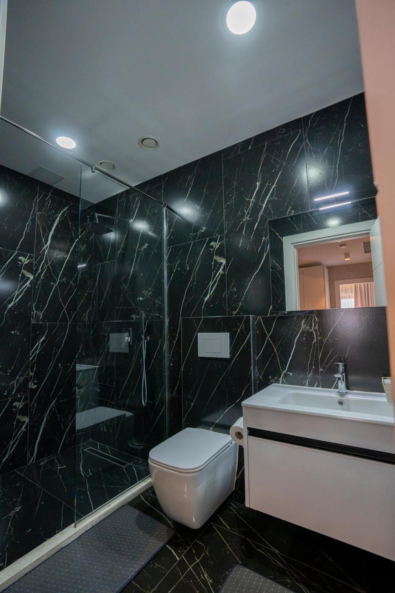 שקודר Hotel Chicago מראה חיצוני תמונה
