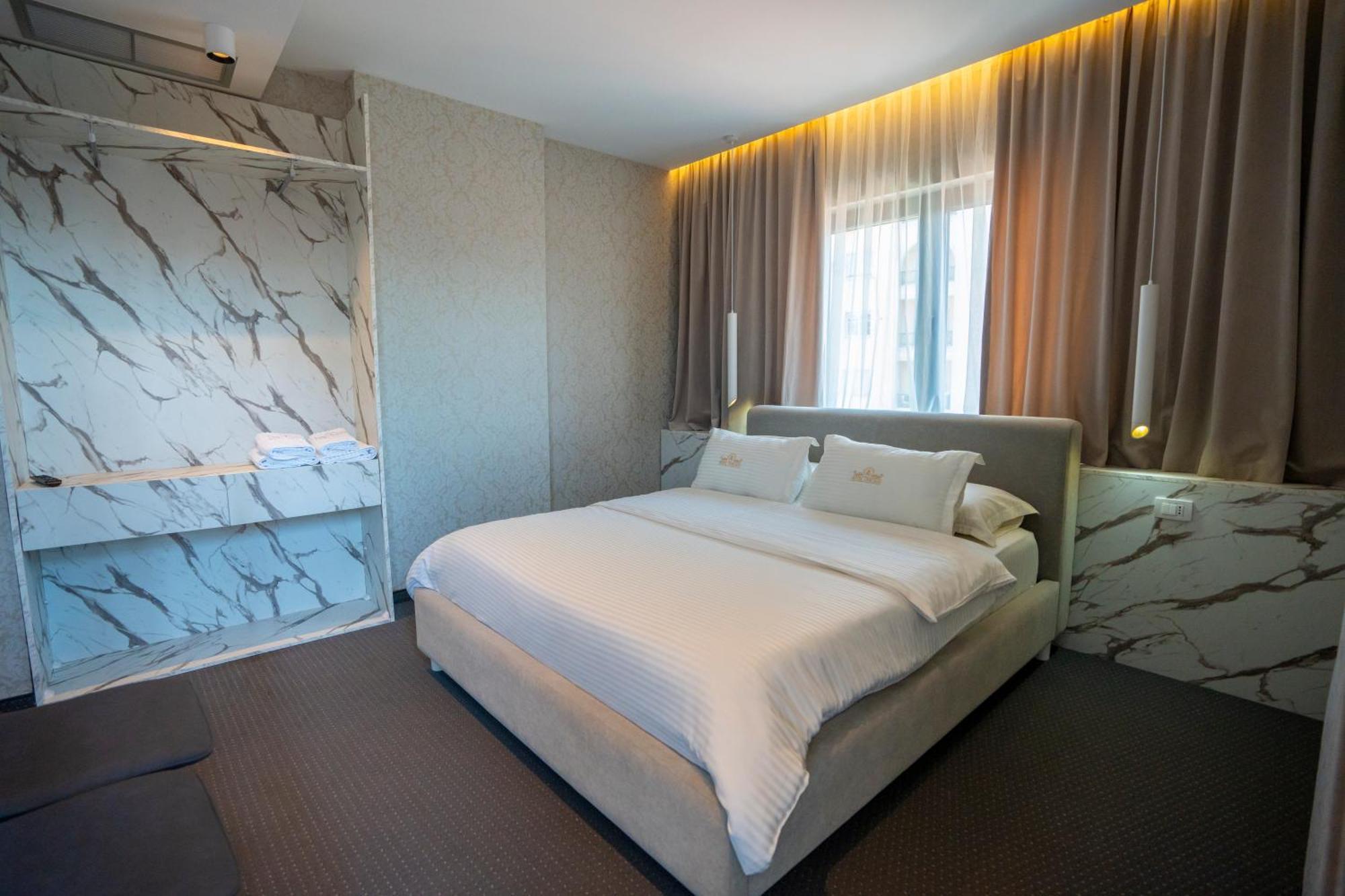 שקודר Hotel Chicago מראה חיצוני תמונה
