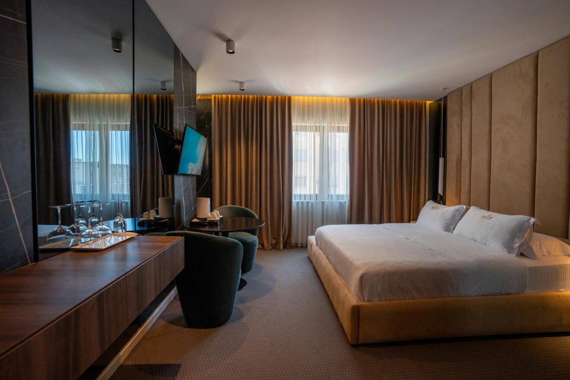 שקודר Hotel Chicago מראה חיצוני תמונה