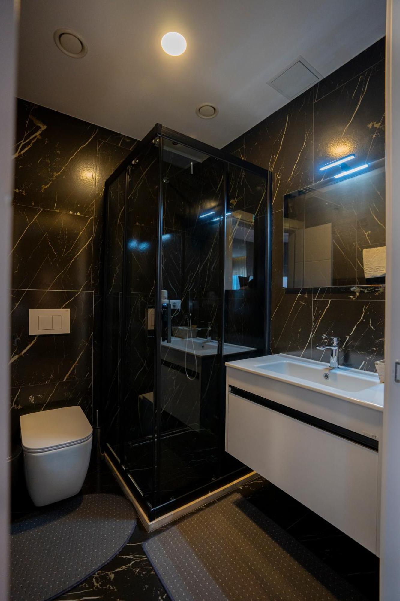 שקודר Hotel Chicago מראה חיצוני תמונה